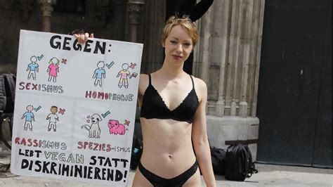militante veganerin naked nude