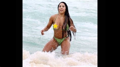 mulher melao nua na praia nude