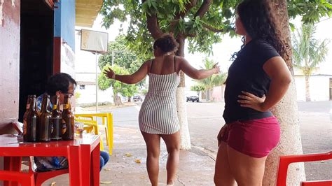 mulher metendo na rua nude
