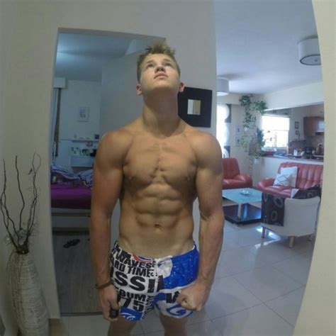 muscle men webcam nude