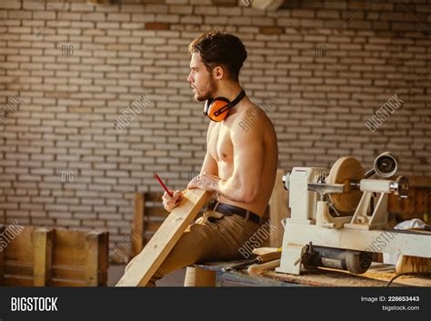 naked carpentry nude