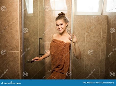 naked sexy women in the shower nude