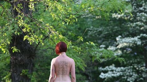 naked women in the park nude