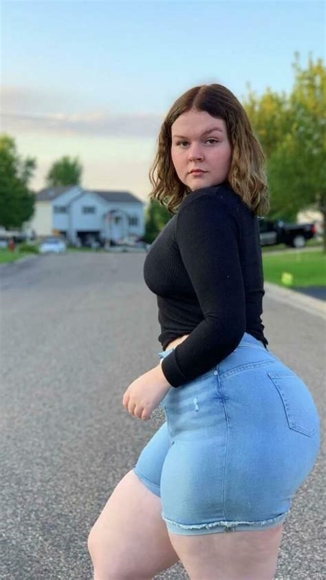 pawg in jean shorts nude
