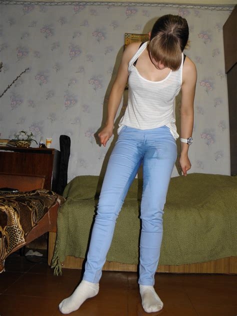 peed her jeans nude
