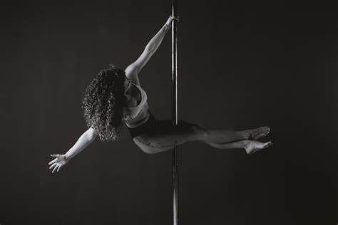 pole dancer poses nude