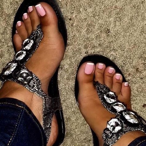 pretty black toes nude