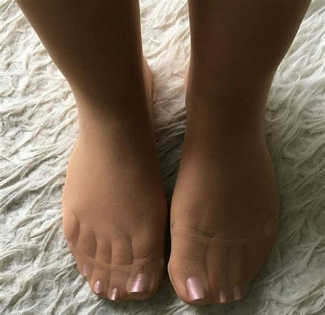 pretty pantyhose toes nude