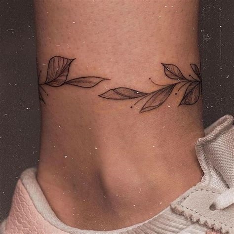 ramo de oliveira tattoo nude