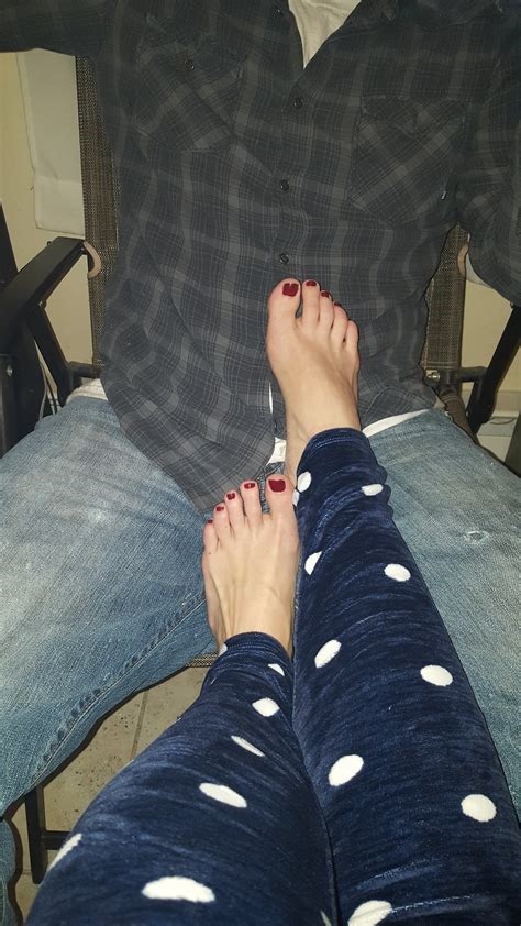 rate my wifes feet nude