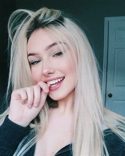 sexy blonde selfies nude