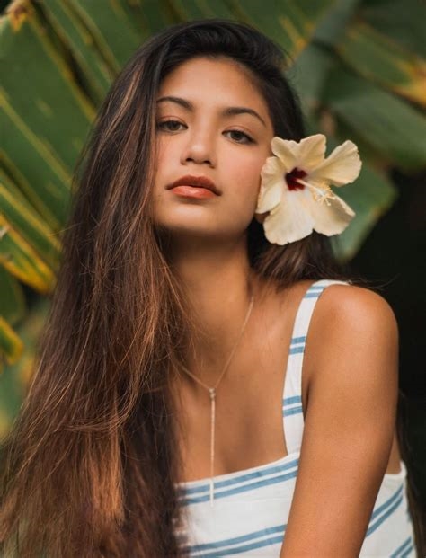 sexy hawaiian chick nude