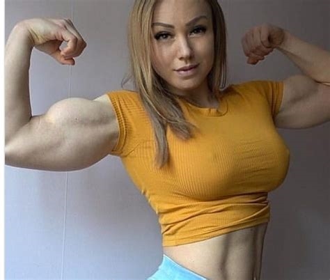 sexy muscle chicks nude