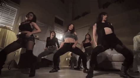 sexy women danceing nude