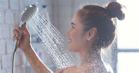 showering mom porn nude