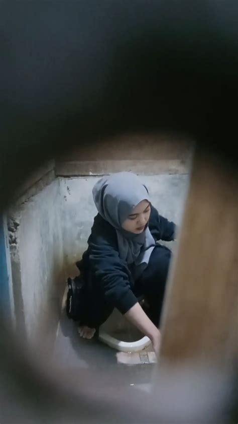 shy hijab girl in wc porn nude