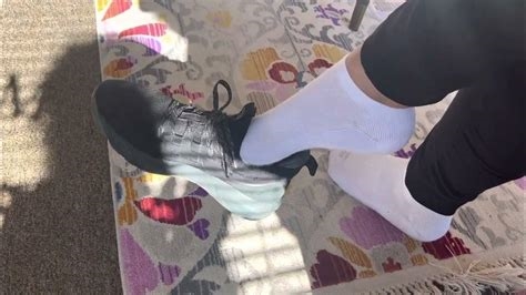 smelly shoeplay nude