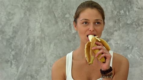 sucking a bananna nude