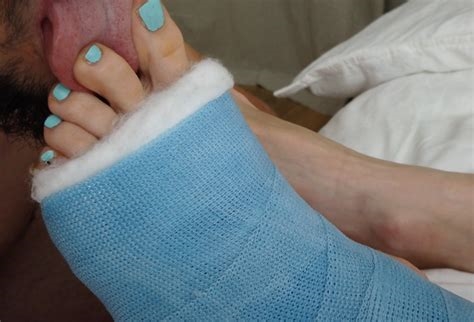 sucking toes vid nude