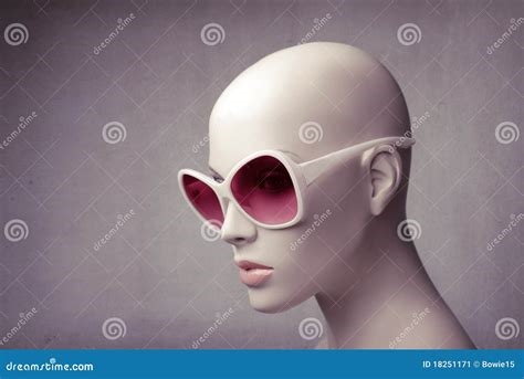 sunglassespio nude