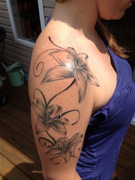 tattoo lilie nude