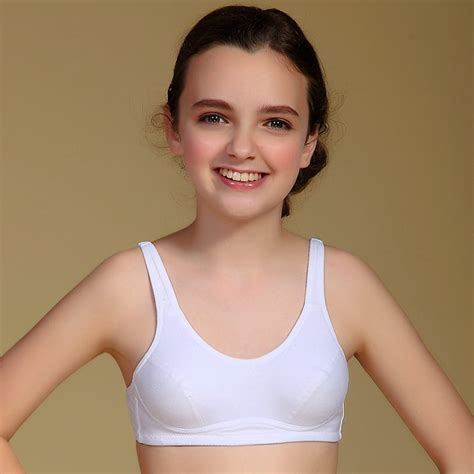 teen girls boobs nude