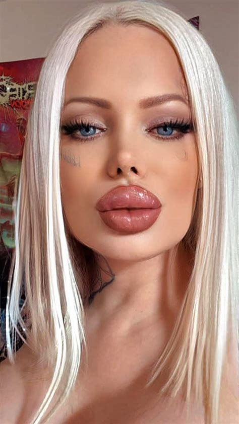 thick lips porn nude