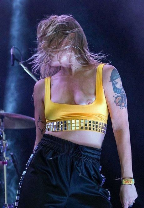 tove lo showing boobs nude