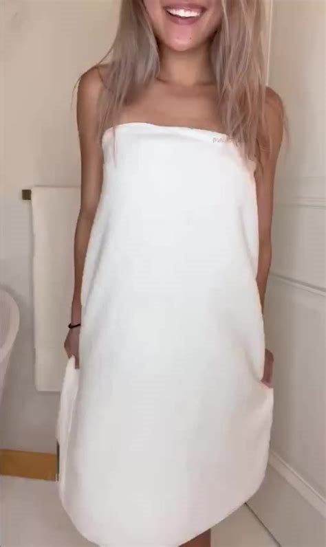 towel drop sexy nude