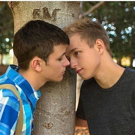 twinks kissing nude