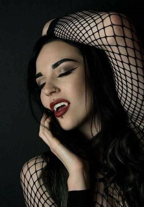vampira gótica nude