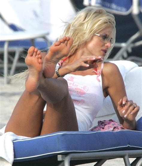 victoria silvstedt feet nude