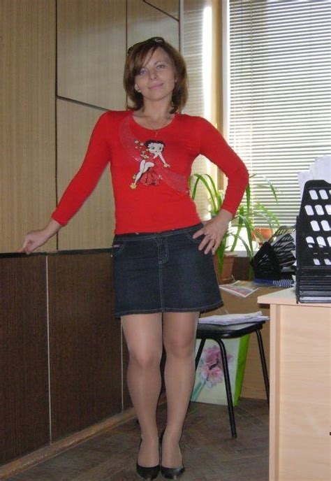 wifes short skirt nude