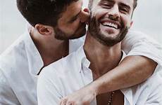 homme amour hugs couples beaux intimate