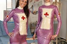 latex nurses krankenschwester kleidung frau izzy catsuit