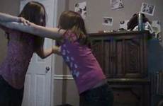 girls fighting