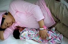 china breastfeeding sleeping son mother ap linked finds study breastfeeds maternity beijing ward tiantan qi hospital her old day foxnews