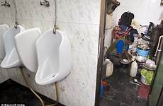 toilet public india living indian man guy loo who delhi his zindagi