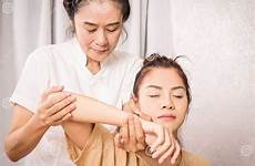 girl therapist massaging