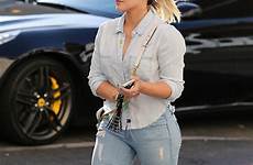 hilary duff jeans tight thighs beverly hills nail salon denims pamper leaves style visits urban outfit her toned she shows