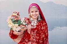 kashmiri dress kashmir jammu traditional wedding holiday dresses culture dogra costumes beautiful clothing wool honeymoon pakistan