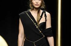 versace gigi hadid show milan runway fashion mfw celebmafia gotceleb hawtcelebs collection