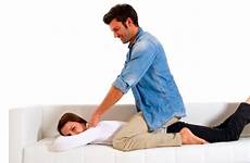 massaging massaggio massaggia spalle letto masseren schouders