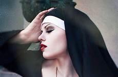 disfraces saints nuns monjas curas losing