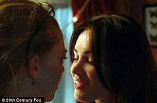 megan fox amanda seyfried lesbian scene jennifer body lip lock