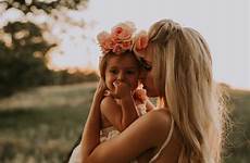 daughter photography mommy mother poses mom family photoshoot baby shoot cute choose board child madre fall seleccionar tablero familia