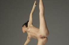 ballerina balance poses erection schambereich xxgasm advertisement 奴隷 晒 さ