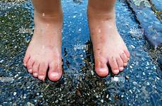 pieds puddle mouillés