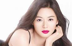 ji hyun jun korean actress south chinese campaign cosmetics ad pregnant political easing tensions alibaba cosmetic baby child