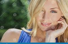 rubia ojos azules hermosa frau blauwe ogen blauen augen azzurri occhi bionda schöne sonnenbrillen geformten blonden naturalmente